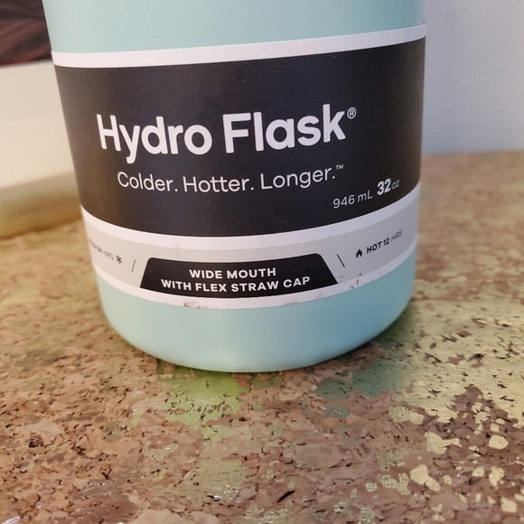 Hydro Flask Wide-Mouth Vacuum Bottle with Flex Cap - 32 fl. oz. - Picture 2 of 2